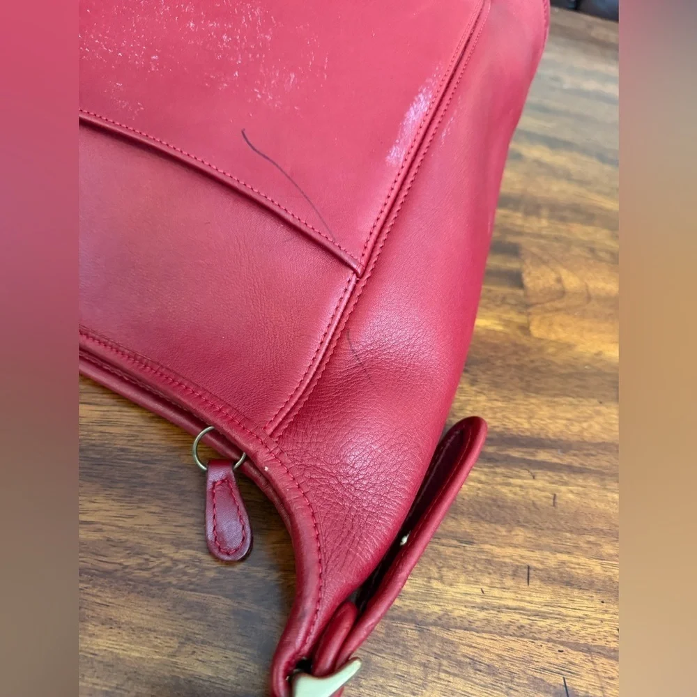 Rare Vintage Coach Vibrant Red Leather Shoulder Bag. #9060